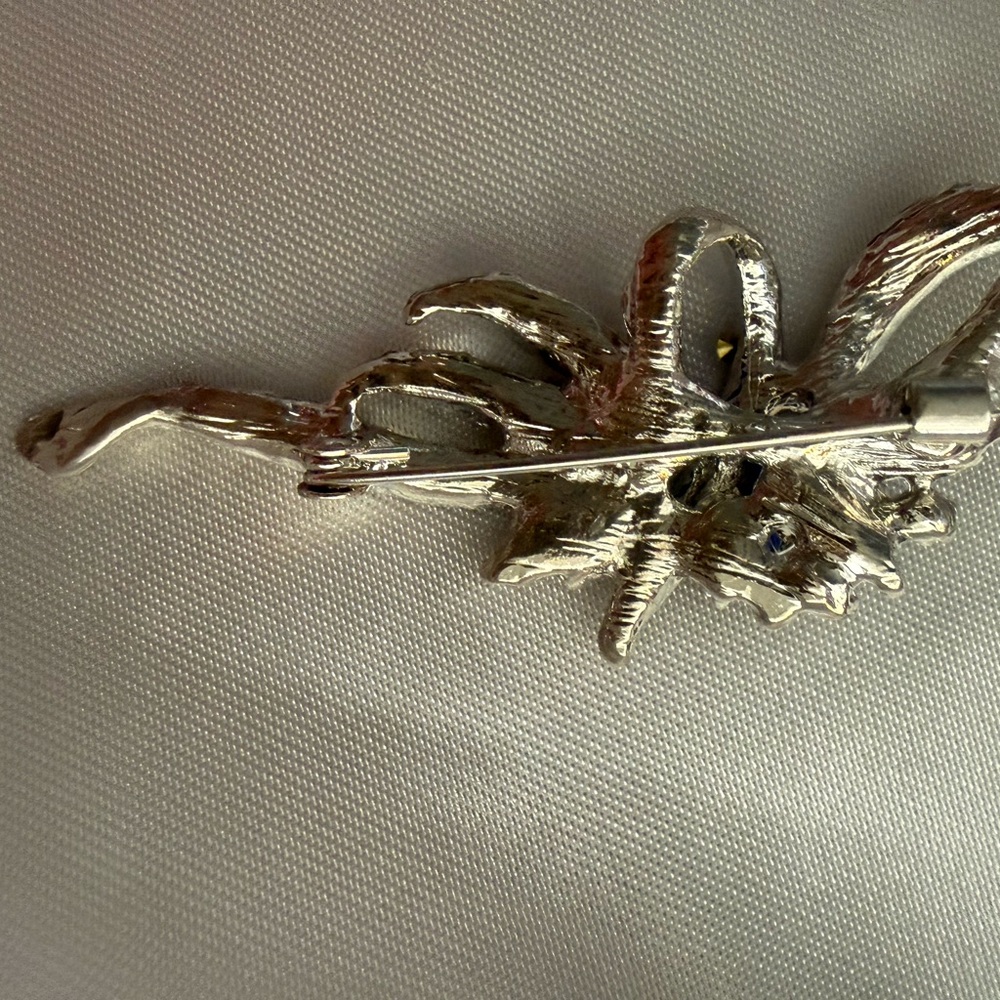 Sparkling Set of Three Crystal Brooches/Pins - Picture 5 of 7